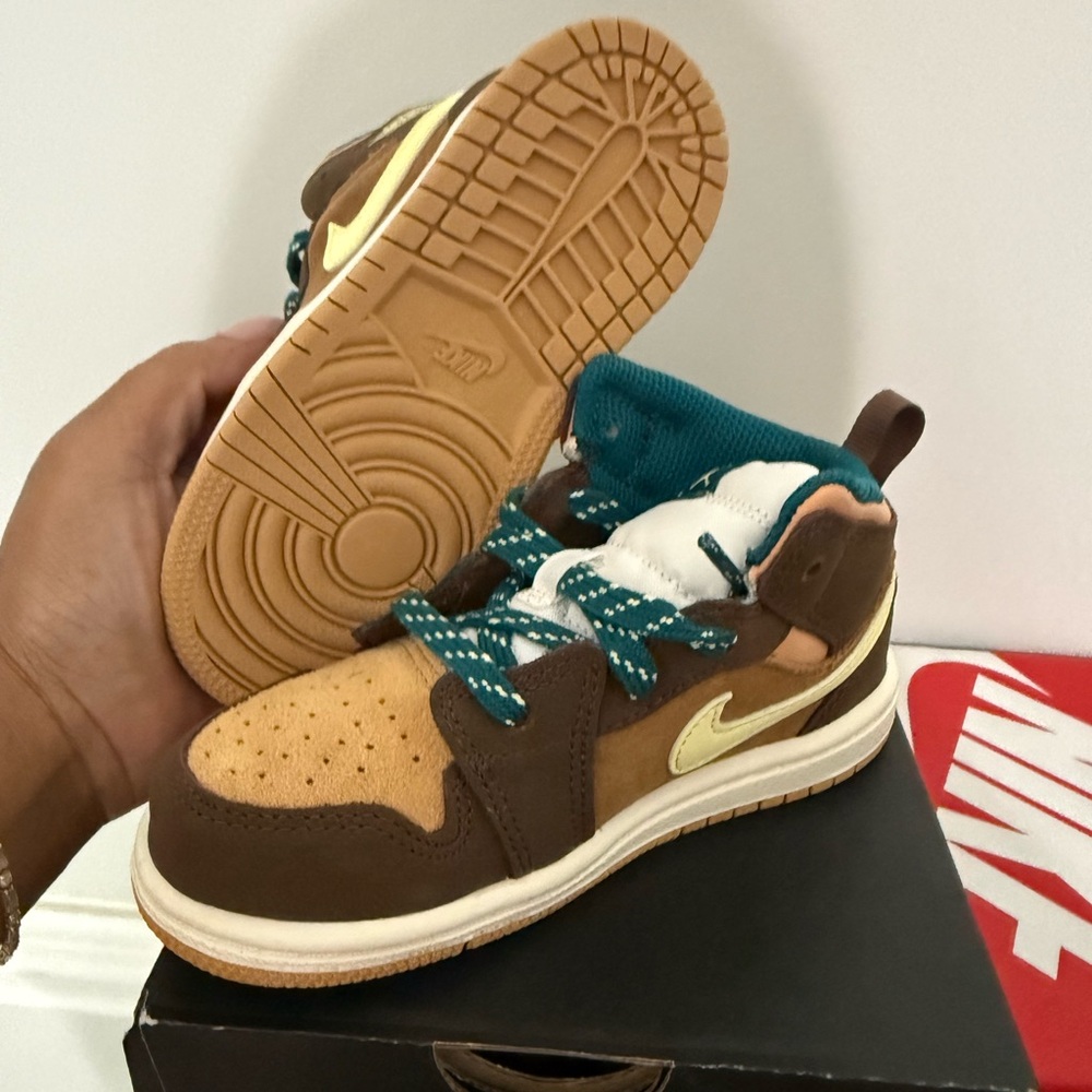 Nike Brown and Yellow Sneakers Classic Design
